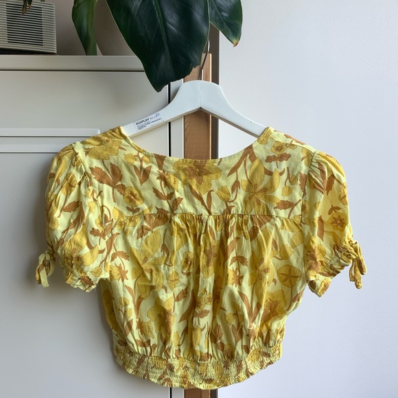 UO Eden crepe button-down cropped top - Picture 3 of 4